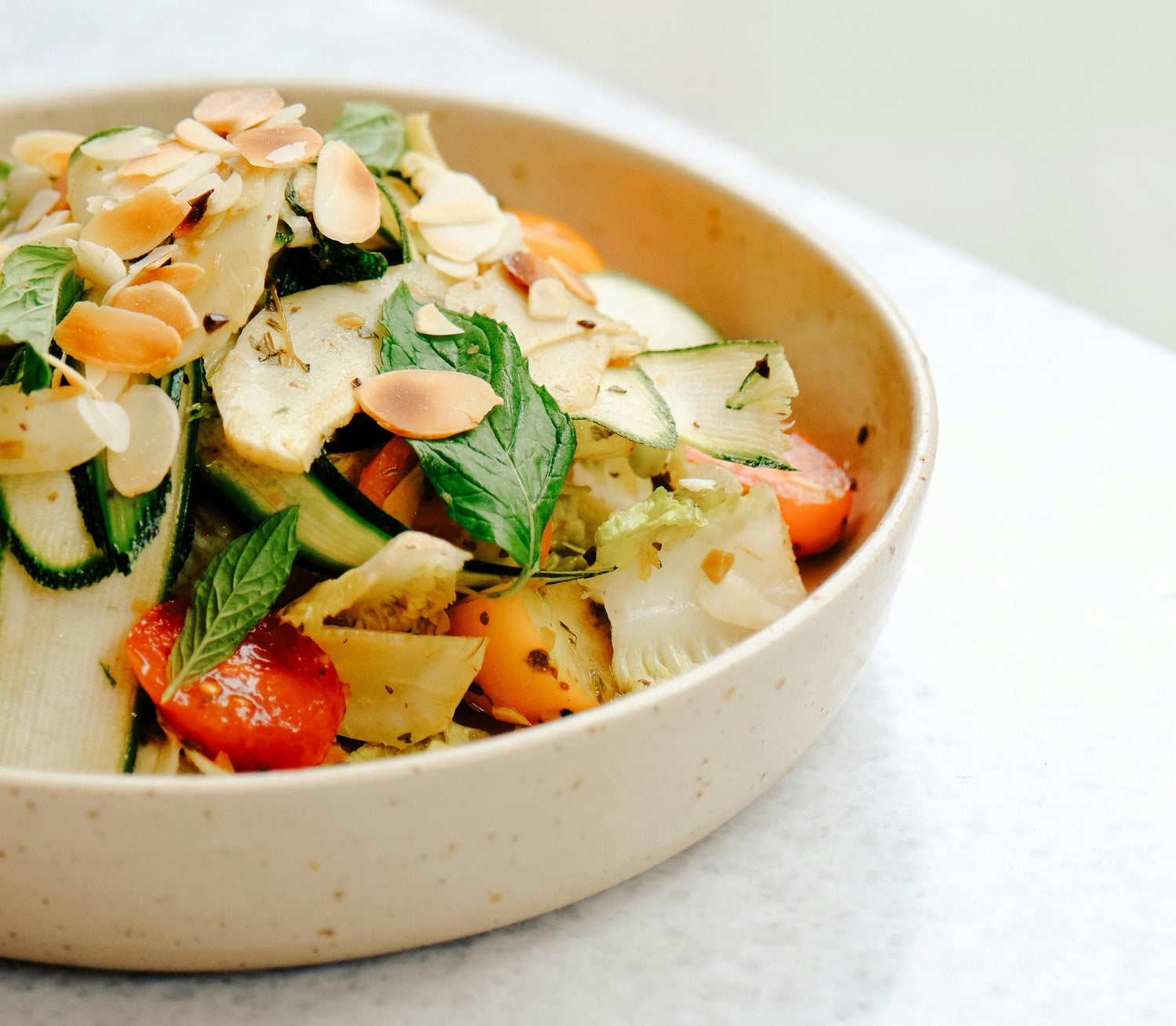 Bademli Kinoa Salatası