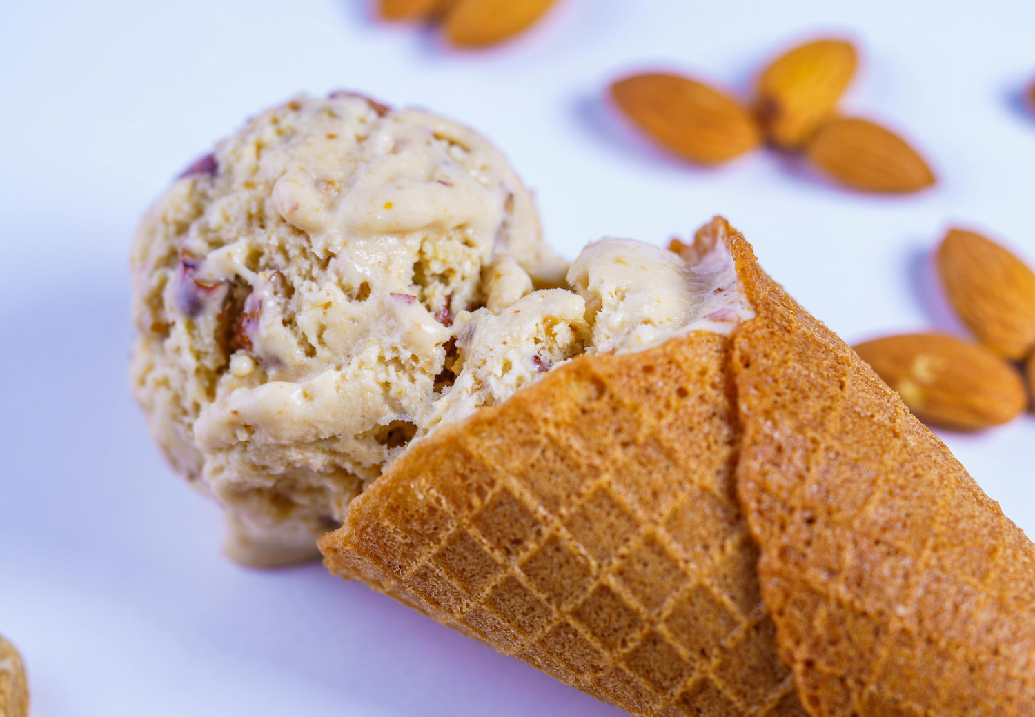 Badem Sütü Kapsülü ile Vegan ve Rafine Şekersiz Dondurma